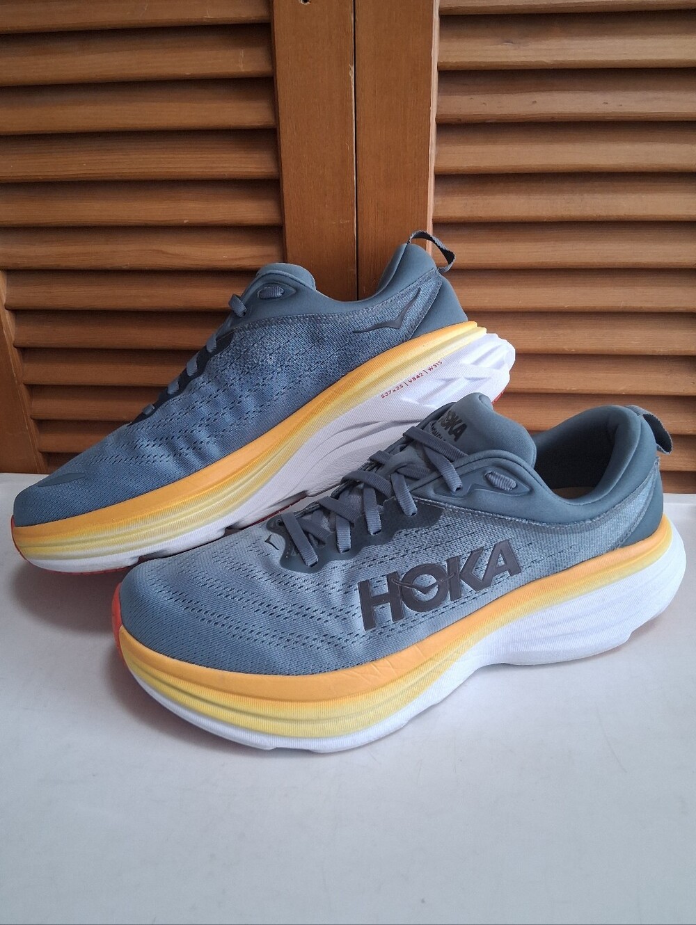 Hoka Bondi 8 Goblin Blue / Mountain Spring Men' Running Shoe Size 10.5 (2E) Wide